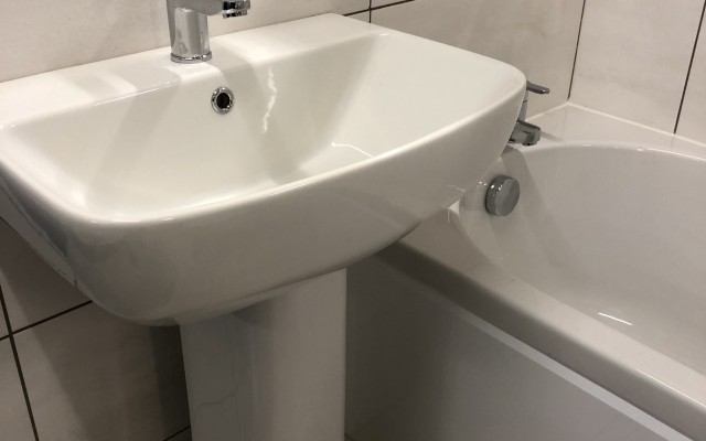 04 - Premier PHS - Bathroom Showroom - Full Pedestal Basin